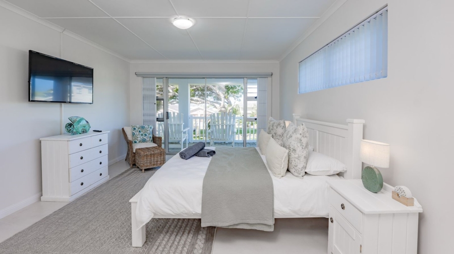To Let 3 Bedroom Property for Rent in Struisbaai Western Cape